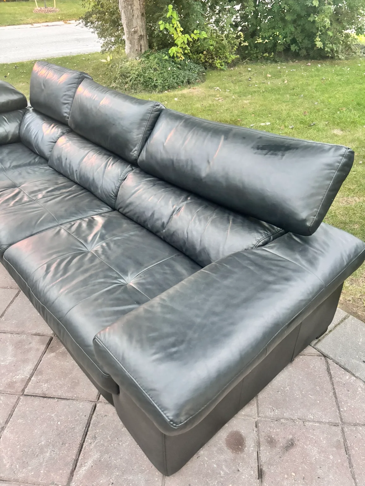 Black Leather Sectional image indicator(3)