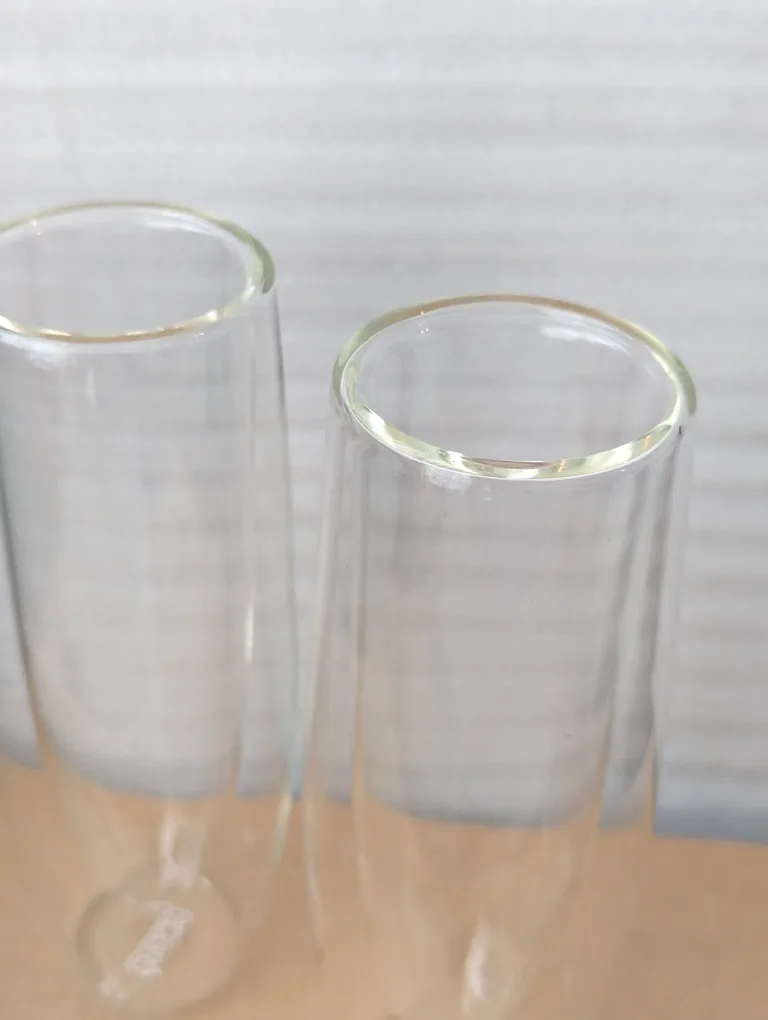 Pair of double-walled glass champagne flutes 5oz image indicator(3)