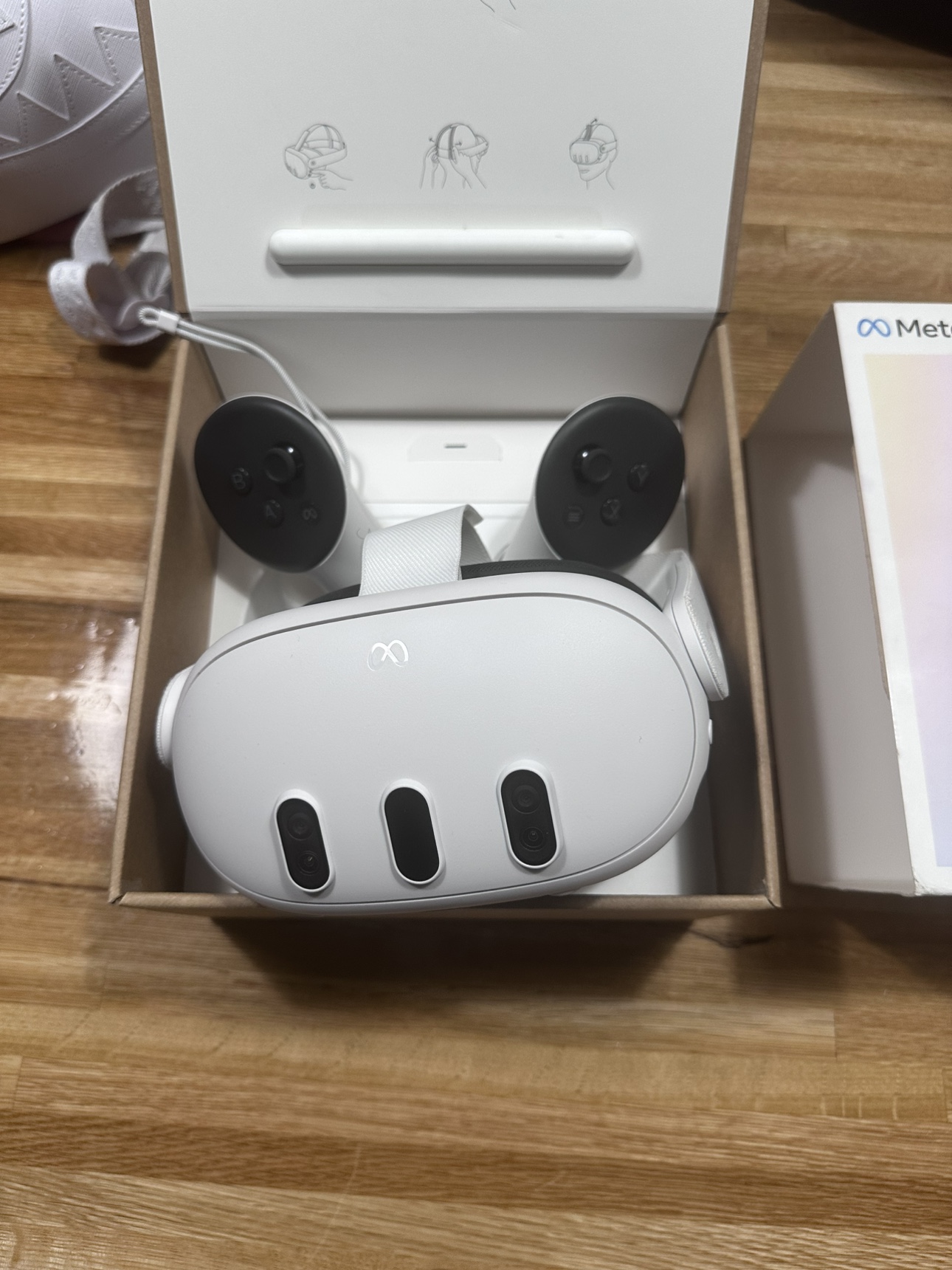 Meta Quest 3 VR Headset - photo 4