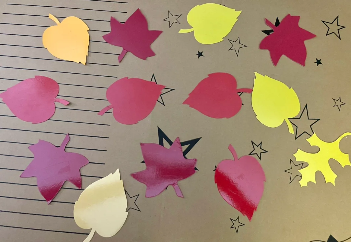 HALLOWEEN DECALS, DOOR COVER AND FALL LEAVES image indicator(10)