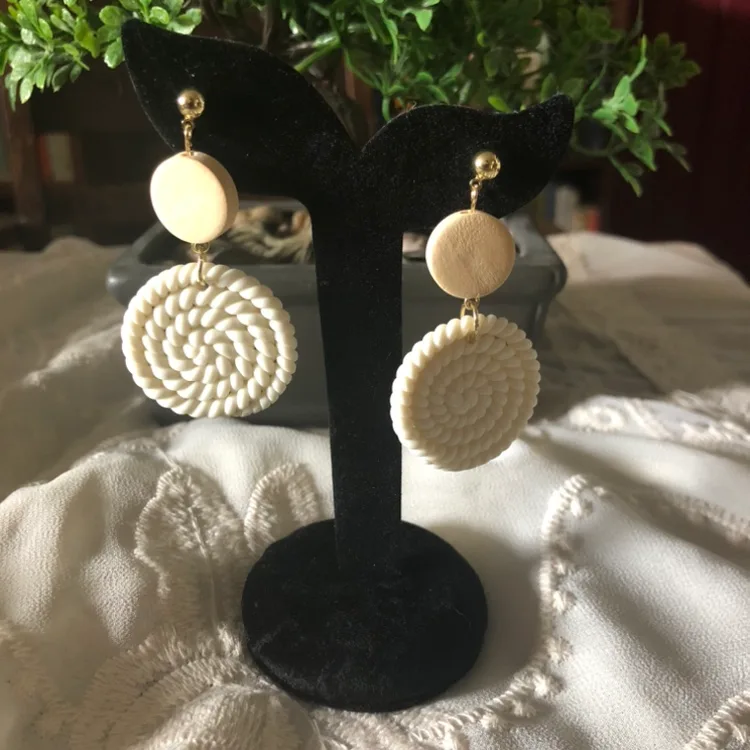 Beautiful Earrings (New) 2/$5 image indicator(4)