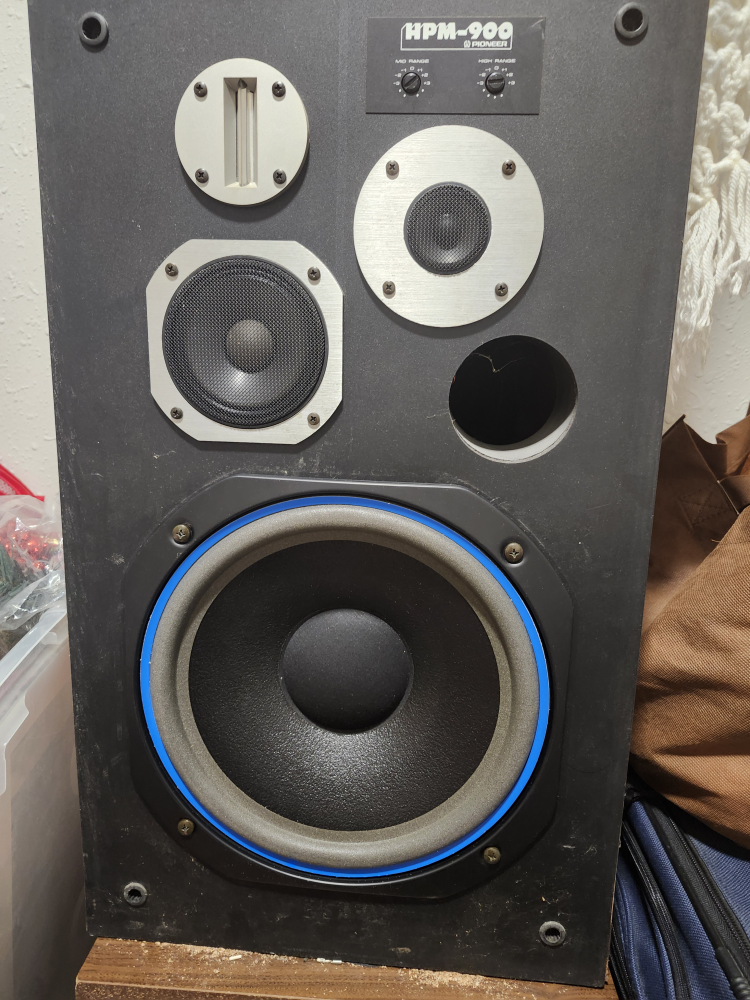 2 Pioneer Speakers