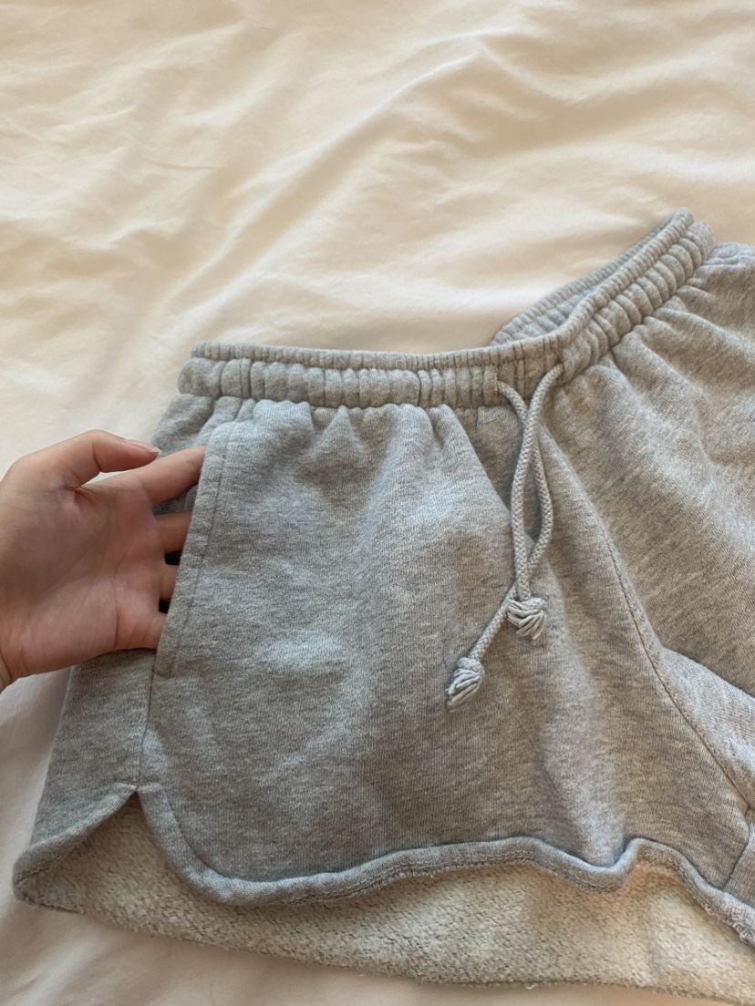 Brandy Melville sweatshorts - photo 4