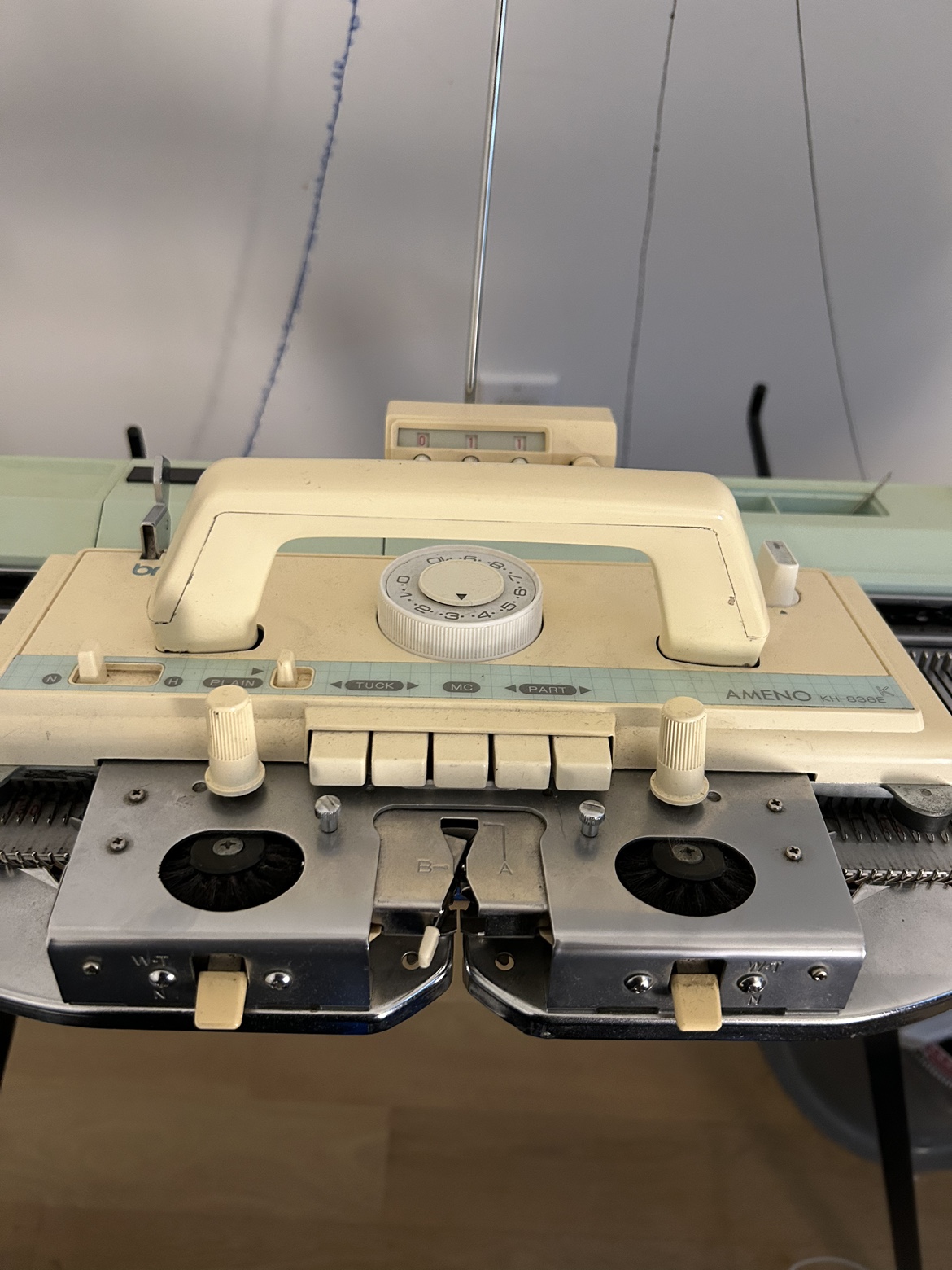 Brother KH-836 Knitting Machine - photo 4