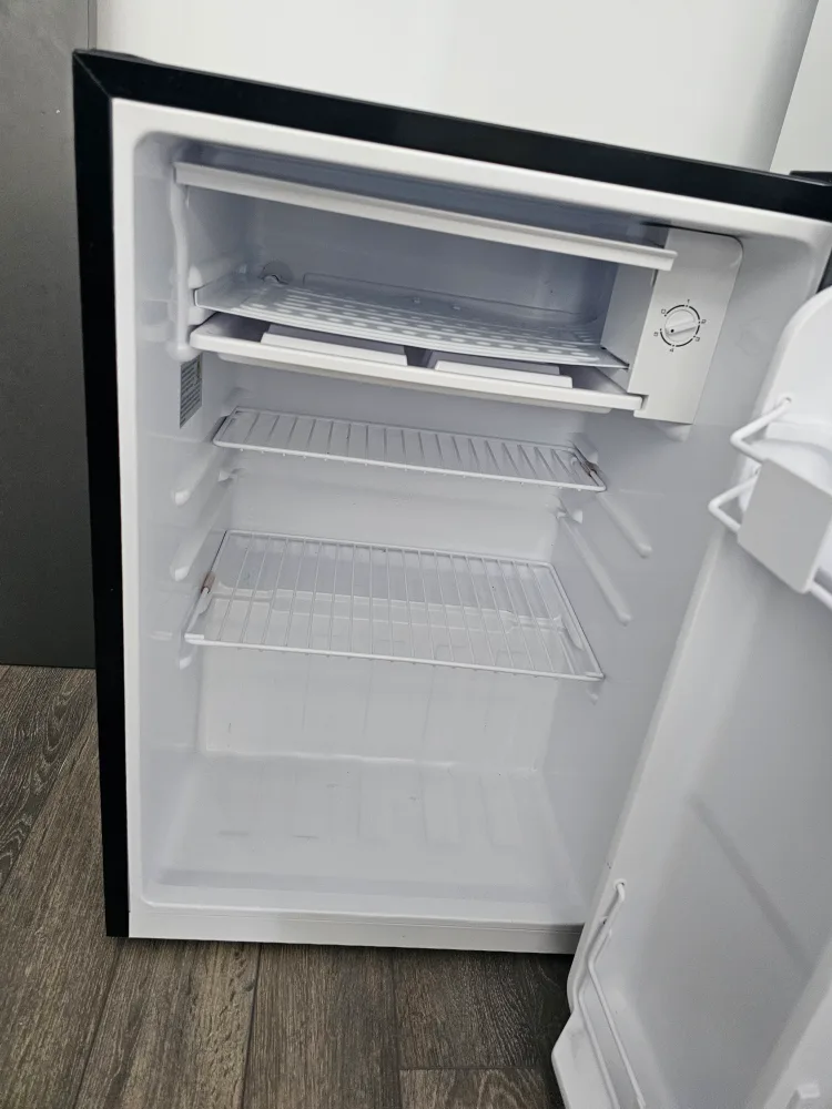 Hamilton Beach Mini Fridge image indicator(3)