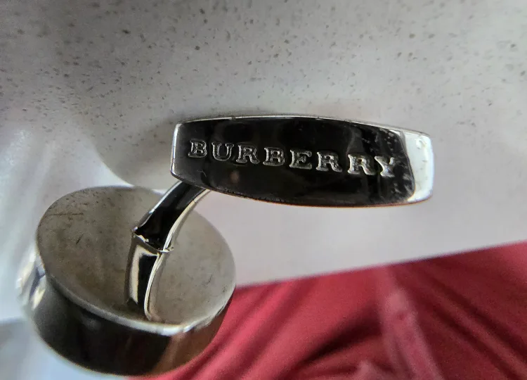 Burberry cufflinks image indicator(7)