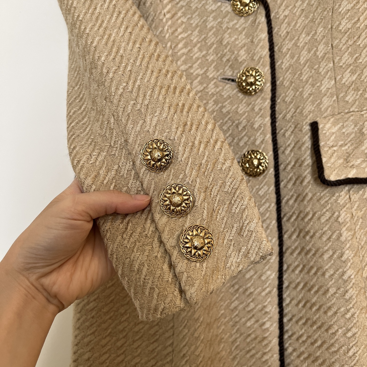 40s Vintage Tan Suit (Blazer & Skirt) - photo 4