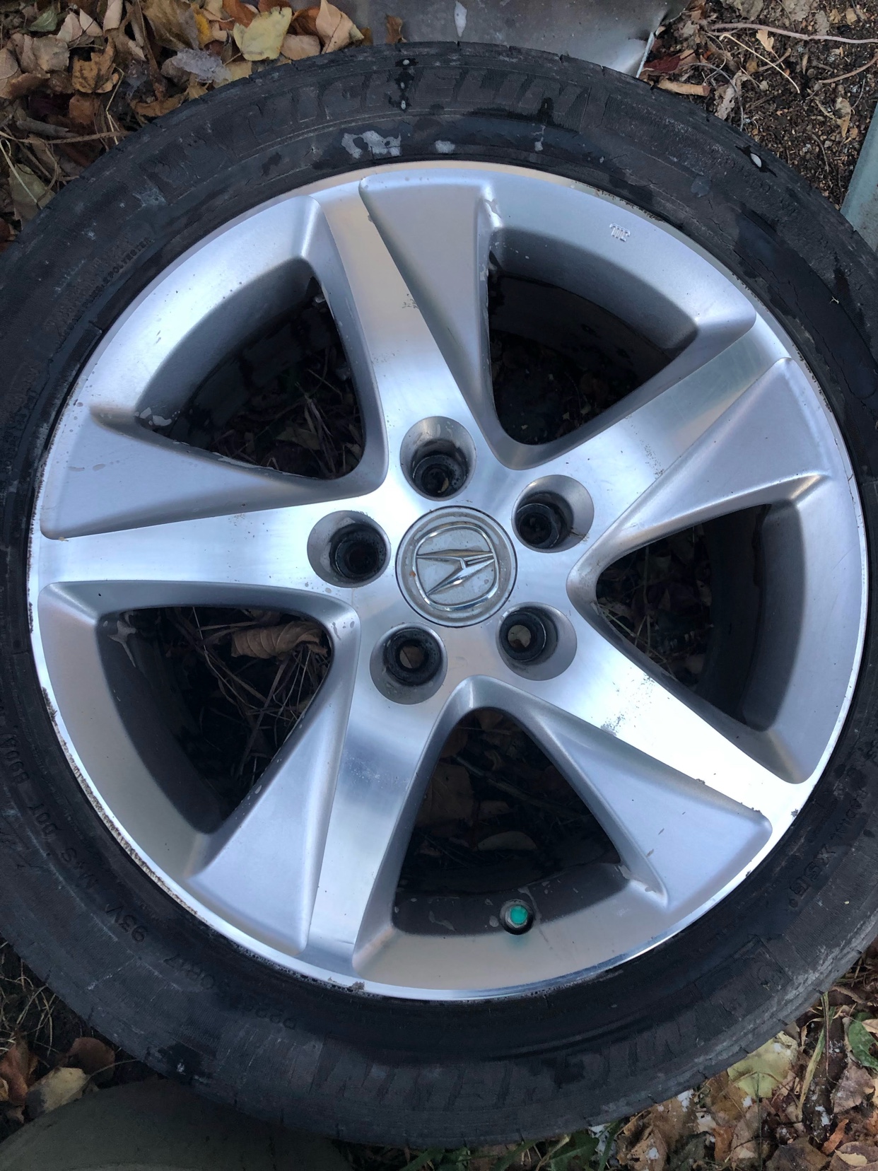 17" Acura Rims bolt pattern 5x114.3 (tires are worn) - photo 4
