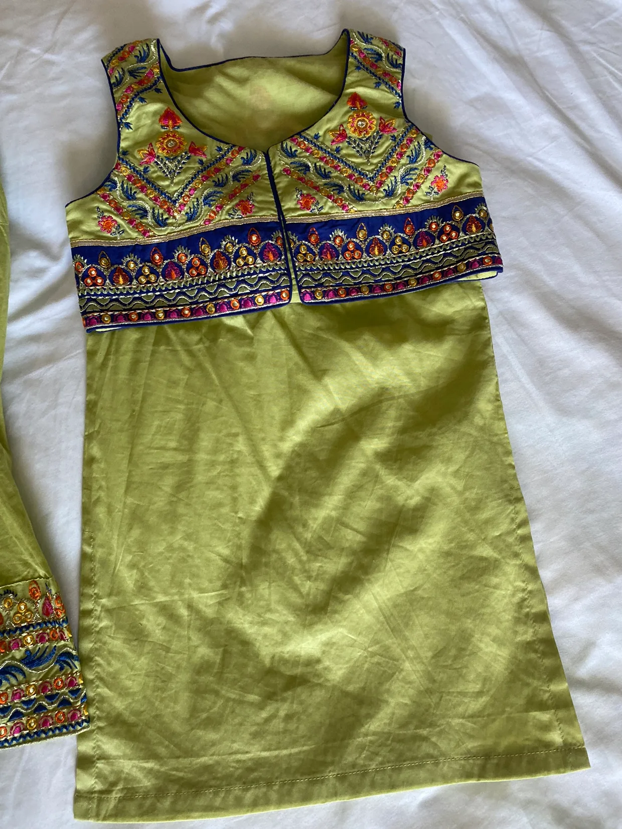 Girls Green Salwar Kameez Suit image indicator(2)