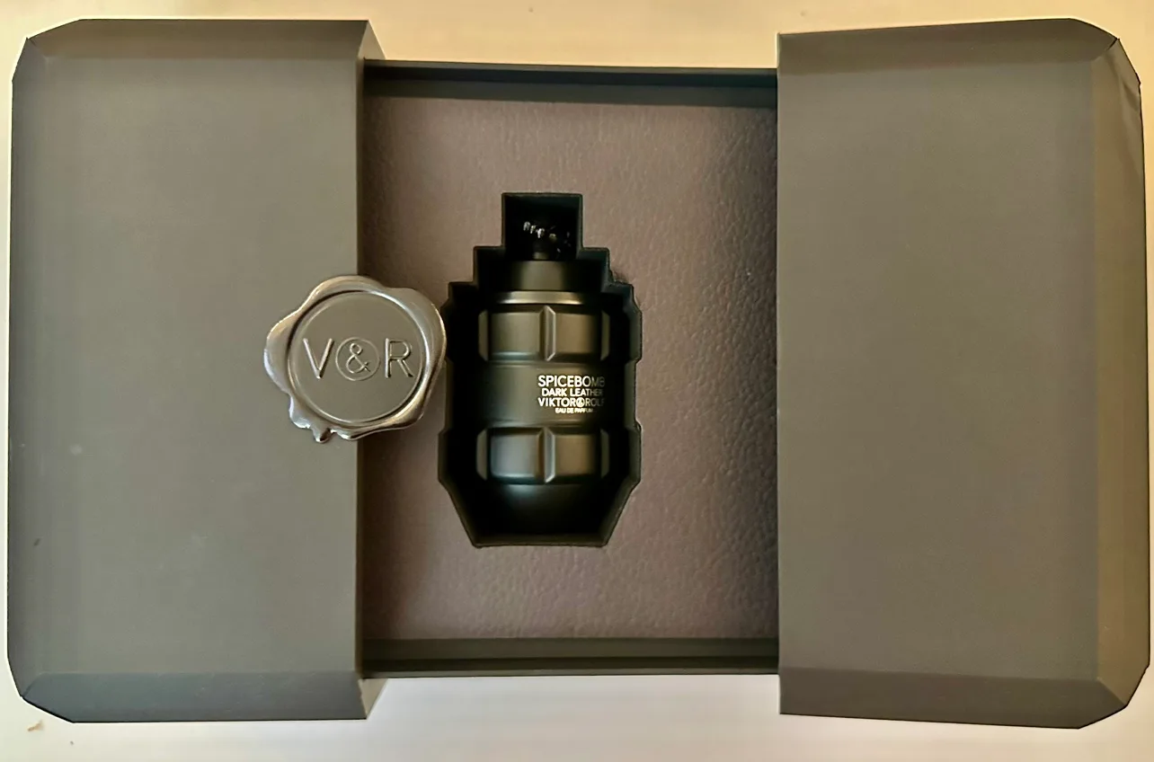 Viktor&Rolf SpiceBomb Dark Leather + Gift Box thumbnail