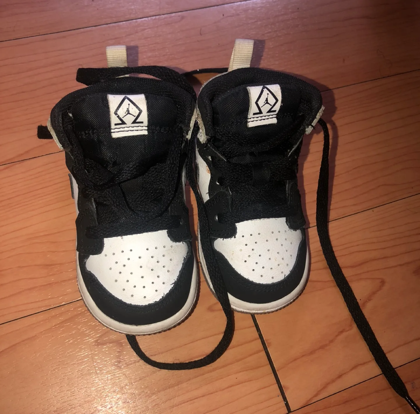Air Jordan 1 Mid thumbnail