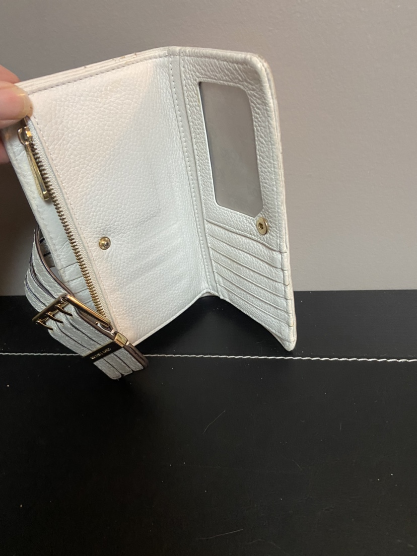 Michael Kors Beige Wallet - photo 4