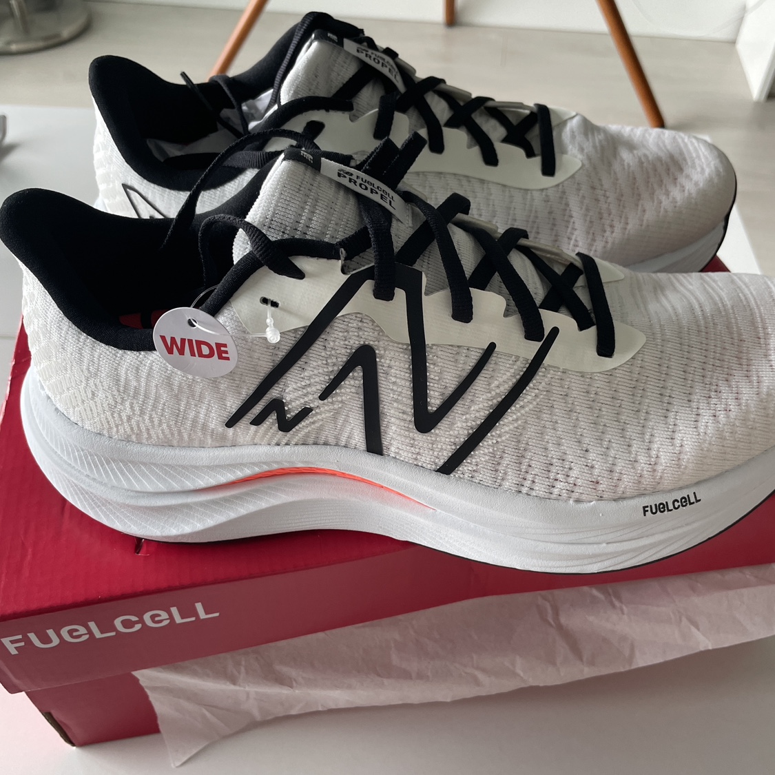 (Brand new)New Balance FuelCell Propel v4 Running Shoes