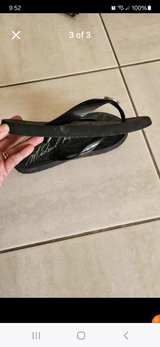 Michael Kors Flip Flops image indicator(3)