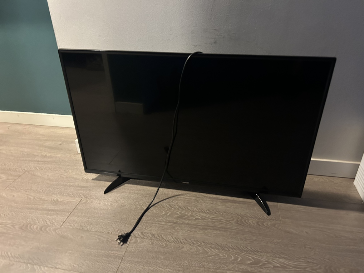 43” Toshiba Smart TV
