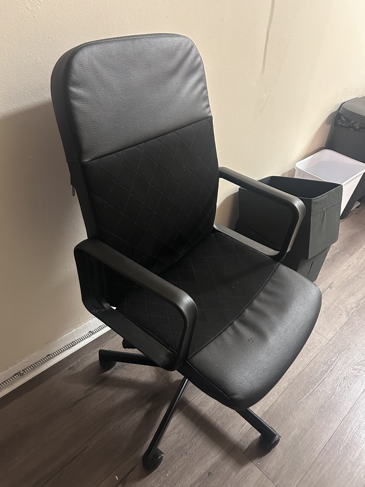 Black Office Chair - photo 3