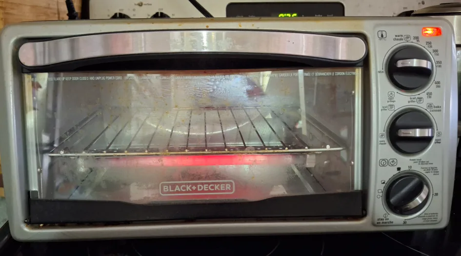 BLACK+DECKER 4-Slice Toaster Oven, Black image indicator(7)