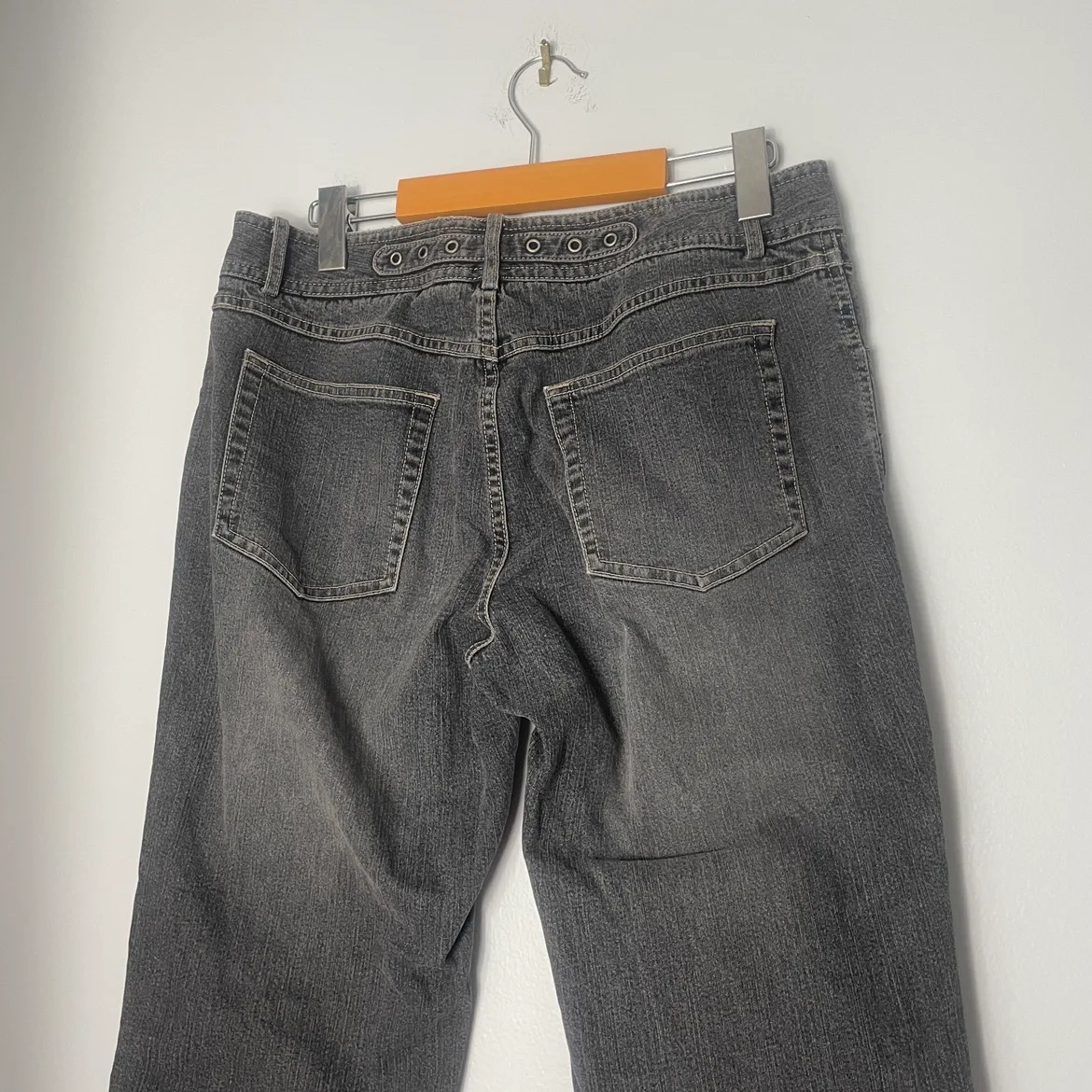 Elie Tahari Black Straight Leg Jeans Size 8 image indicator(4)