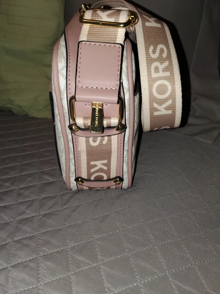 Michael Kors Crossbody image indicator(2)