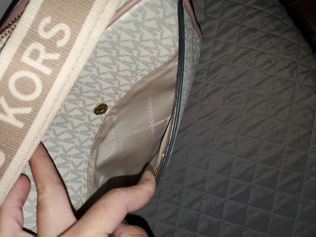 Michael Kors Crossbody image indicator(4)