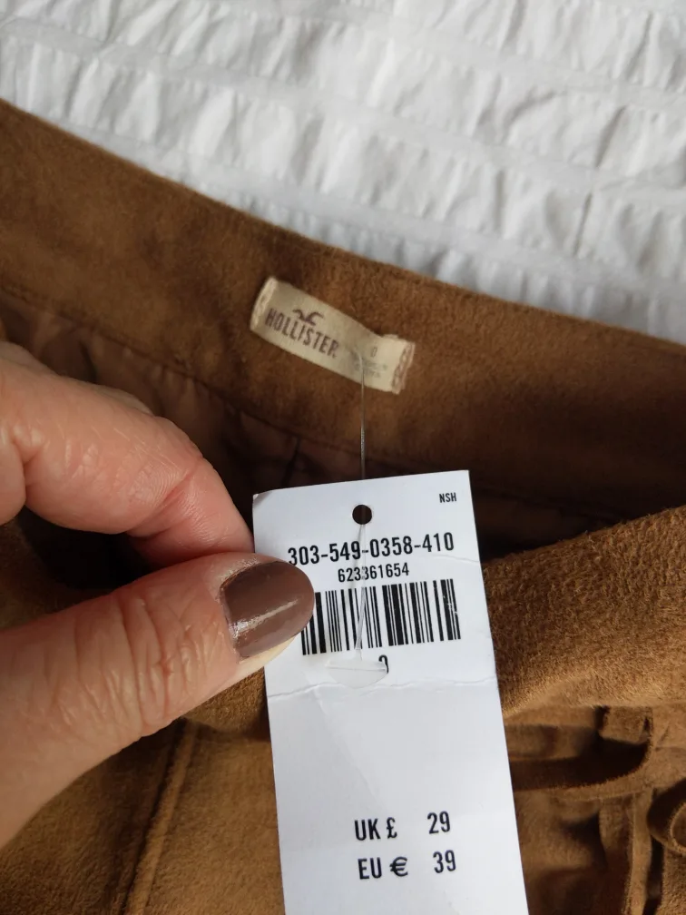 New Hollister faux suede Fringe shorts 🤠 image indicator(2)