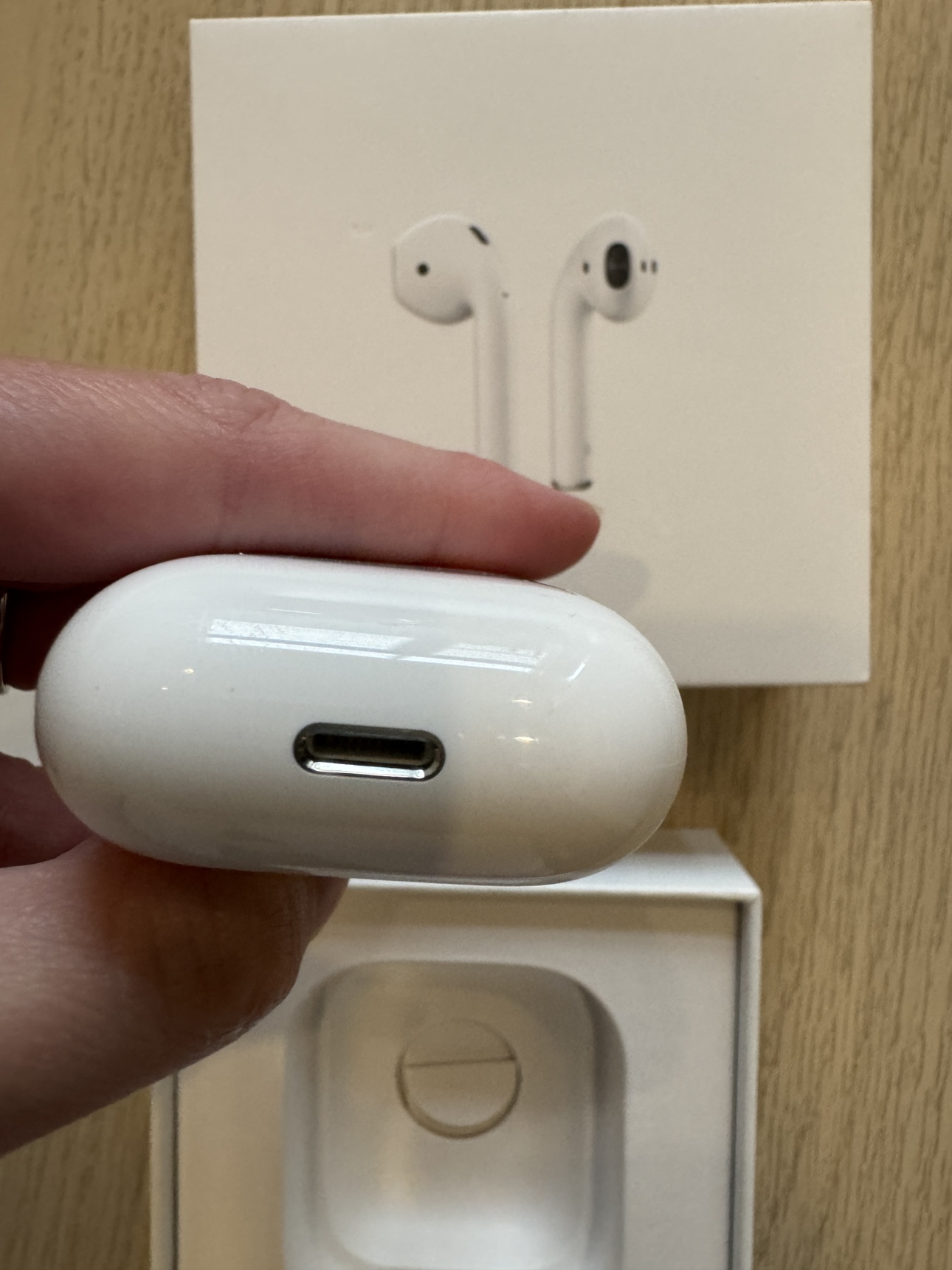 Apple AirPods with Charging Case, never used - photo 5