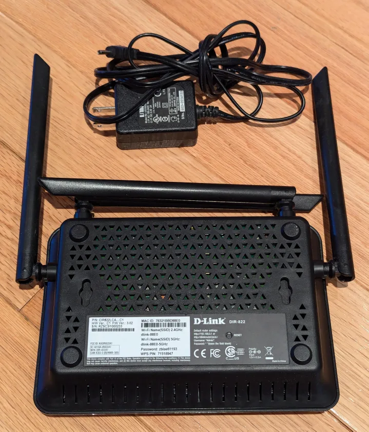 Dlink AC1200 dual band router with high-gain antennas image indicator(2)