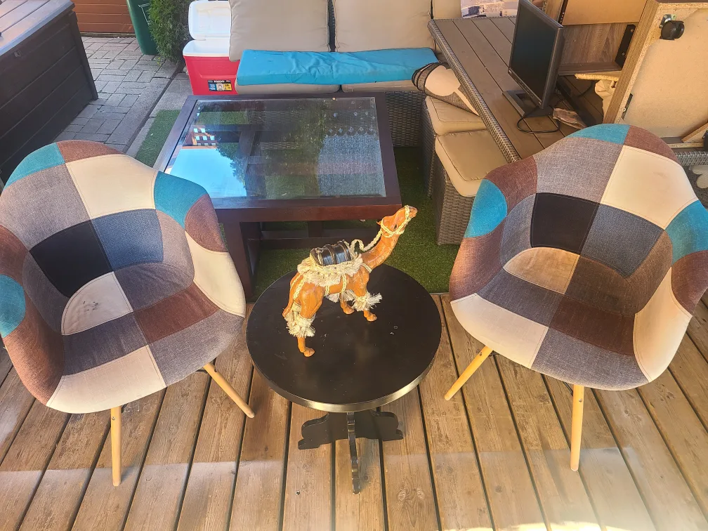 🇨🇦 Coffee table set with 2 chairs thumbnail