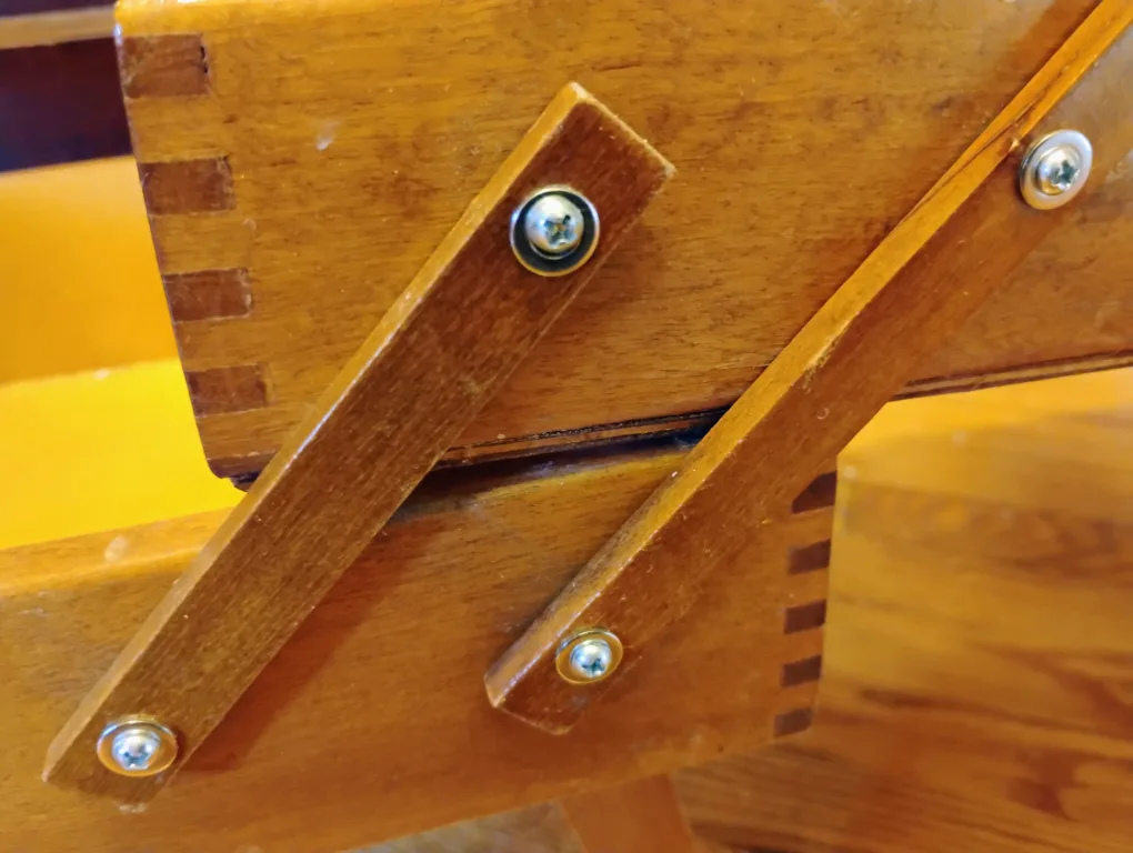 Midcentury Vintage Sewing Box image indicator(3)