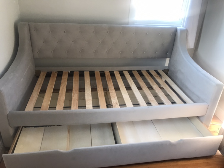 Grey Tufted Daybed with Trundle