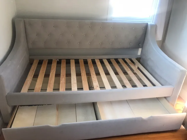 Grey Tufted Daybed with Trundle thumbnail