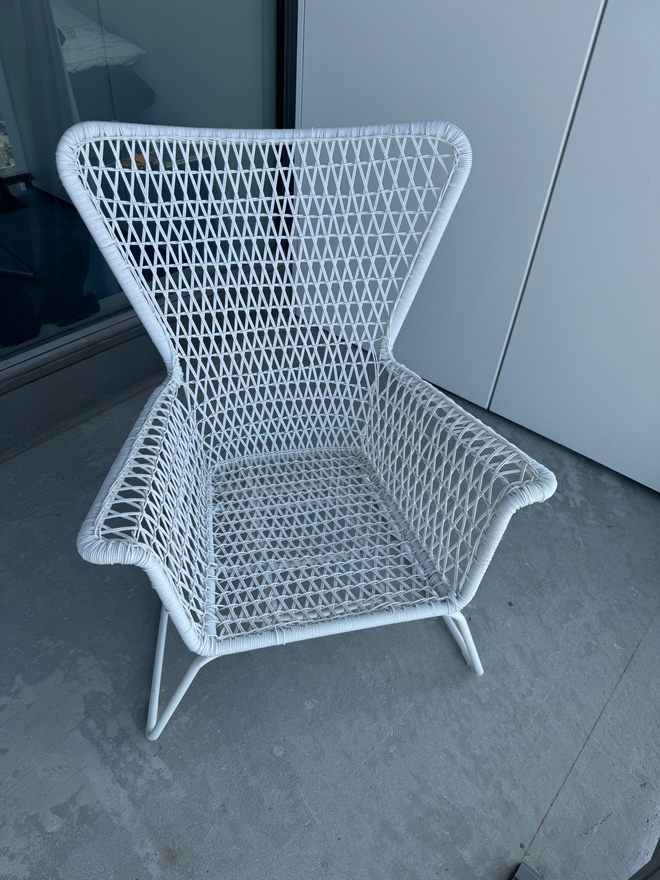 White Wicker Patio Chair - photo 2