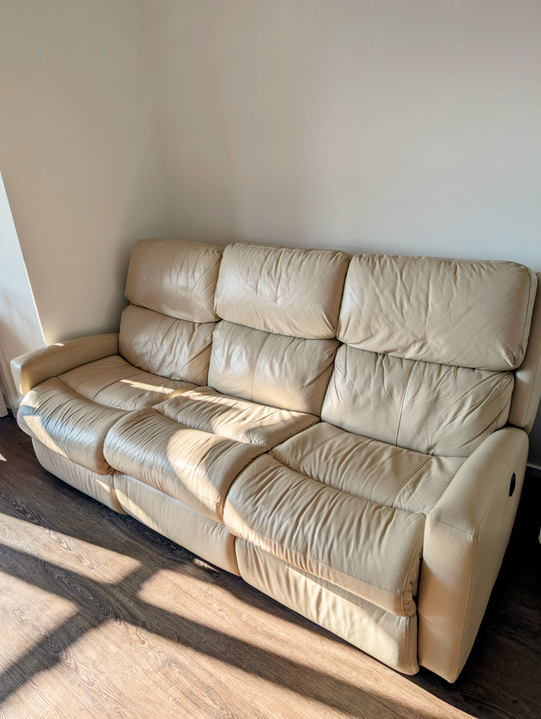 Flexsteel Power Recliner Leather Couch with Charging