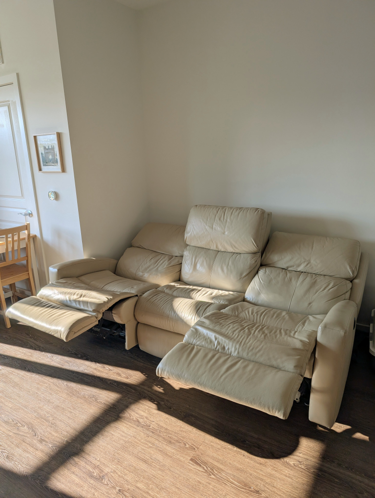 Flexsteel Power Recliner Leather Couch with Charging - photo 2