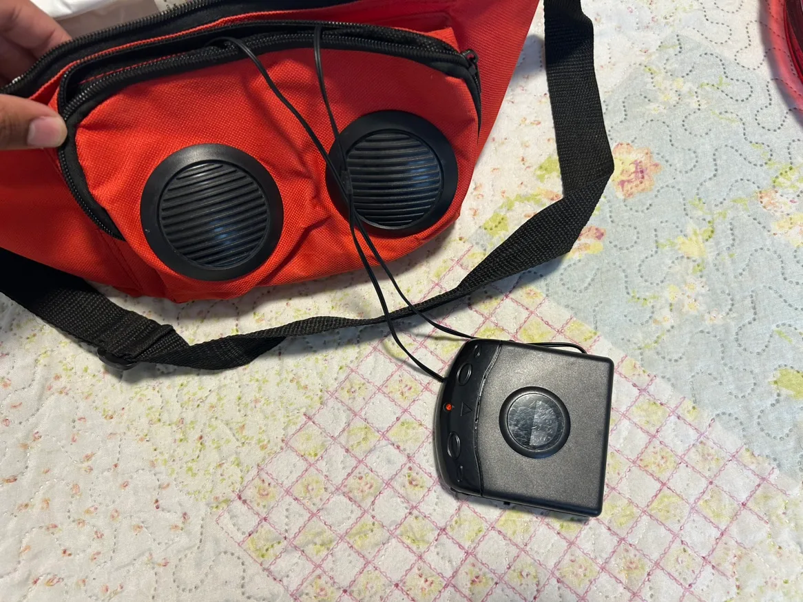 Red small cooler with Built-in Speakers image indicator(2)