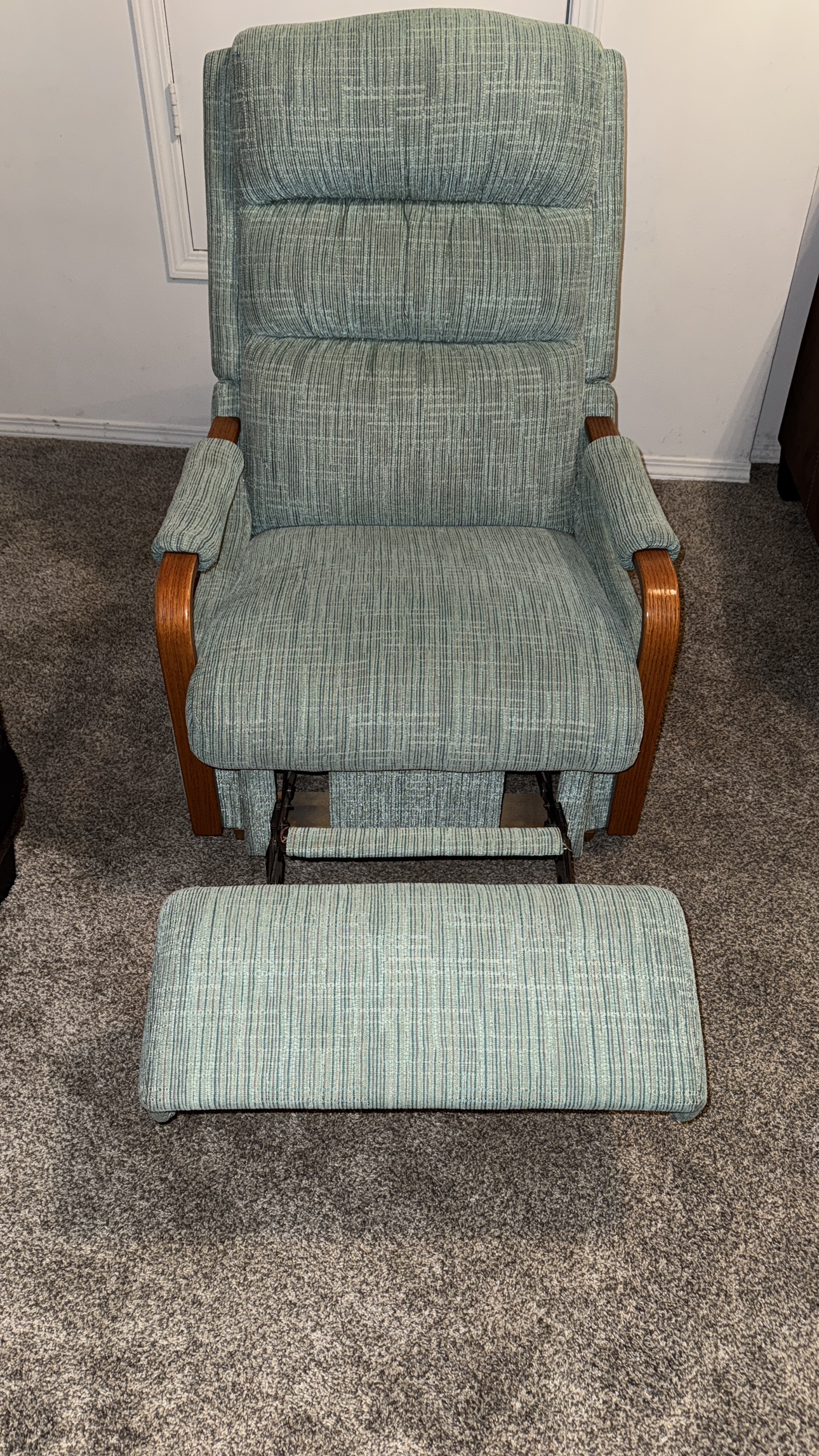Recliner with Footrest - photo 3