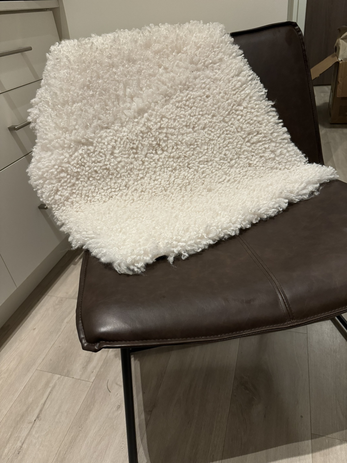 faux fur rug - excellent condition