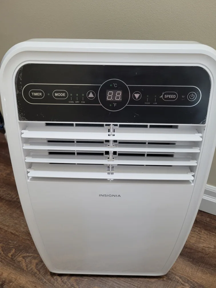 🥕 Insignia Portable Air Conditioner w/ Remote thumbnail