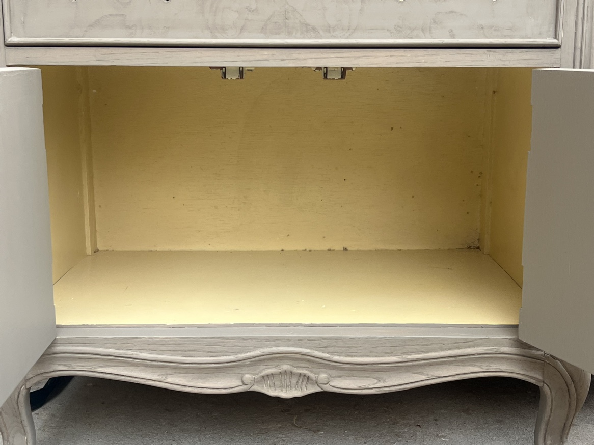 Two French Provincial Nightstands For Sale - photo 3