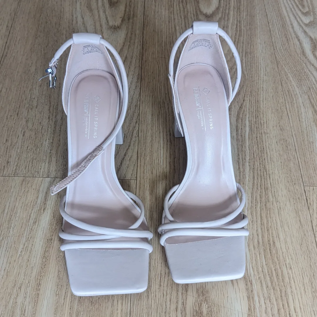 Beige square toe heel sandals 👡 thumbnail