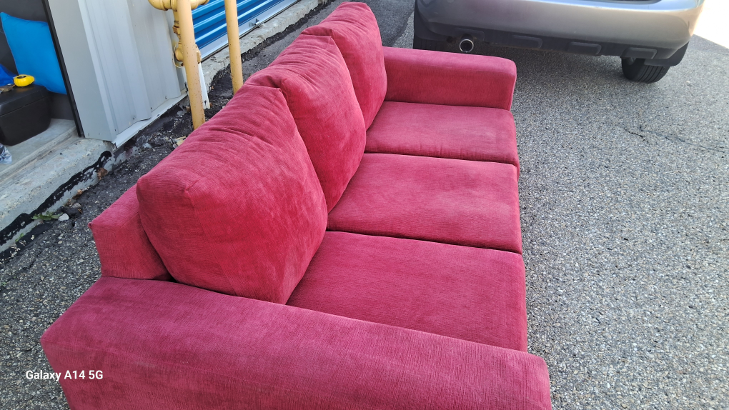 Leons 3 Seater Couch Brand New - photo 5