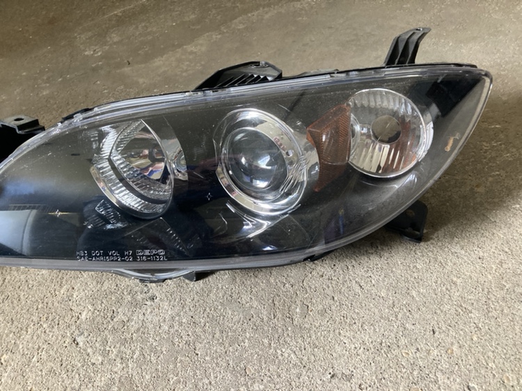Mazda 3 Headlights - photo 2