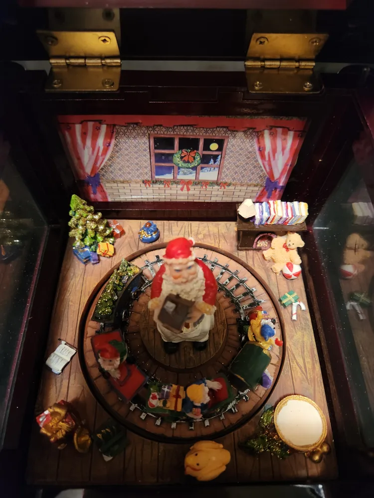 Rotating Christmas Musical Box image indicator(4)