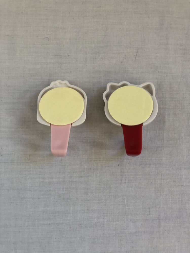Hello Kitty Strong Adhesive Hook Hanging Hook Wall Hook Plastic - photo 2