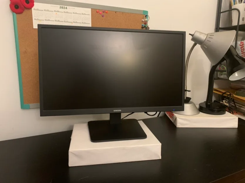 Samsung 22" Monitor - 1 thumbnail