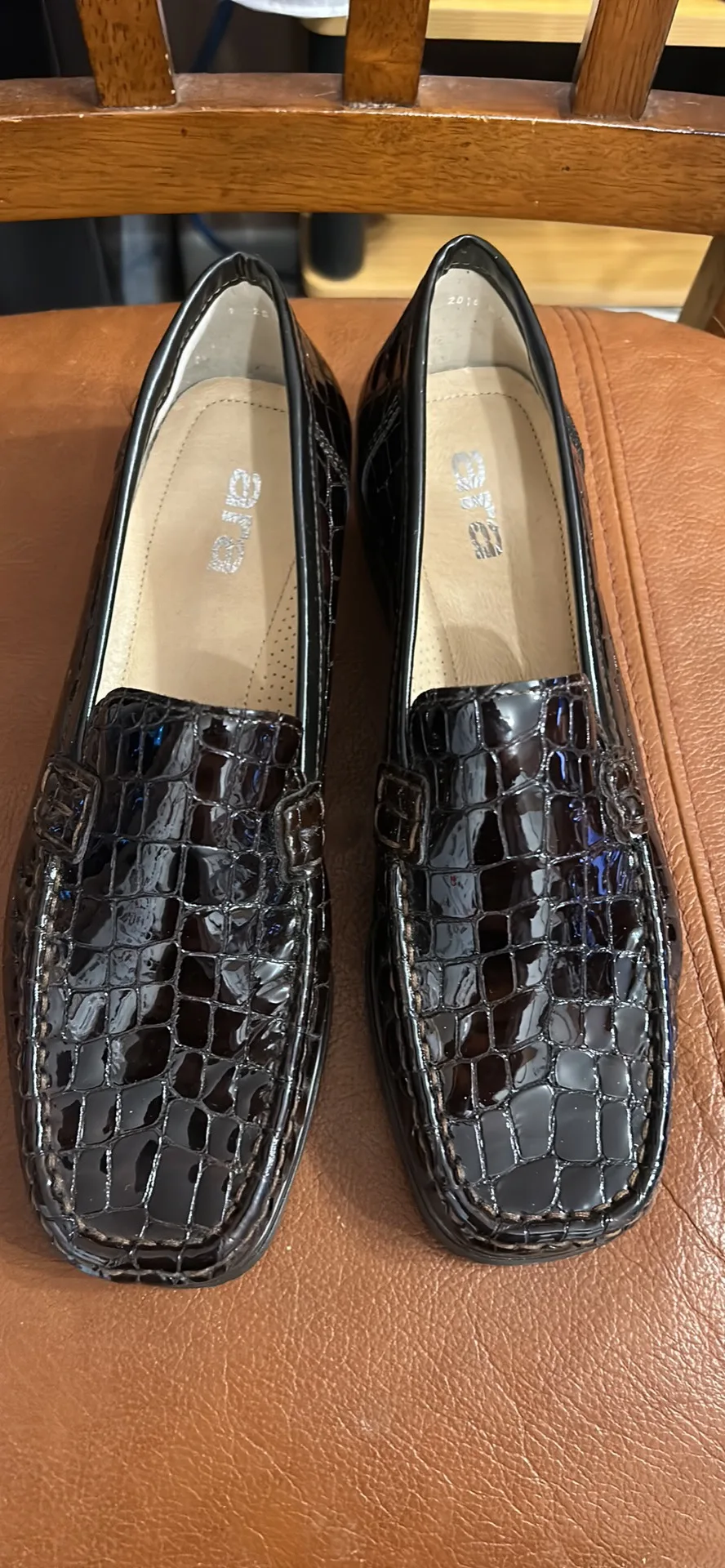 ❤️Women's Leather shoes thumbnail