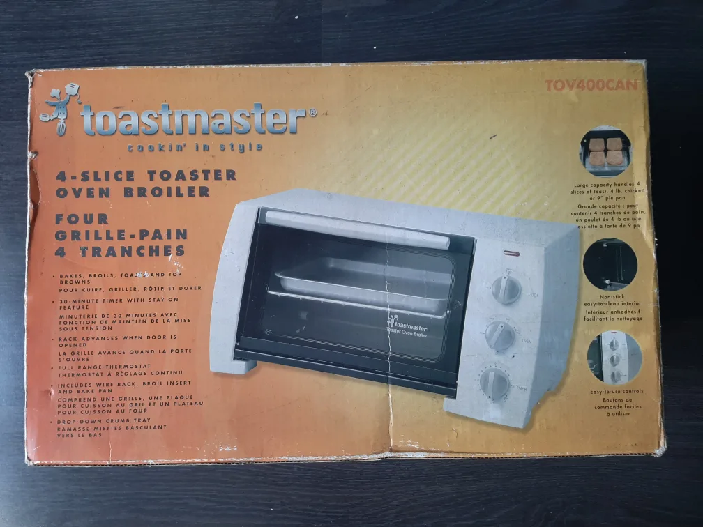 TOASTMASTER 4-slice Toaster Oven Broiler WHITE - Model TOV400CAN thumbnail