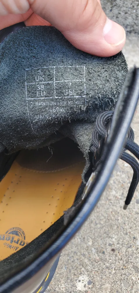 Doc Martens Classic Women's US 7 image indicator(7)