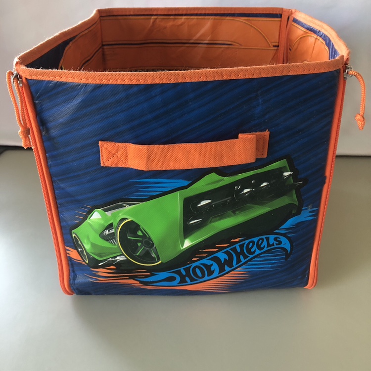 HotWheels bin unzips to use as track/road 🧡 - photo 5
