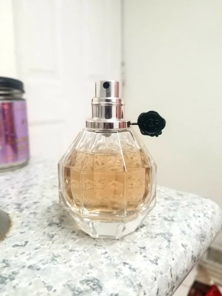 Perfumes for sale image indicator(2)